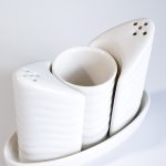 Керамични солници 2-ка с поставка за клечки - Image 2