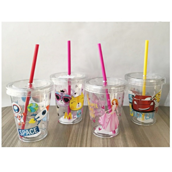 Калъф за документи е изработен от висококачествени изкуствена кожа и PVC. Предлага се в черен цвят. Подходящ е за употреба от мъже и жени. Размери: 10/7 см