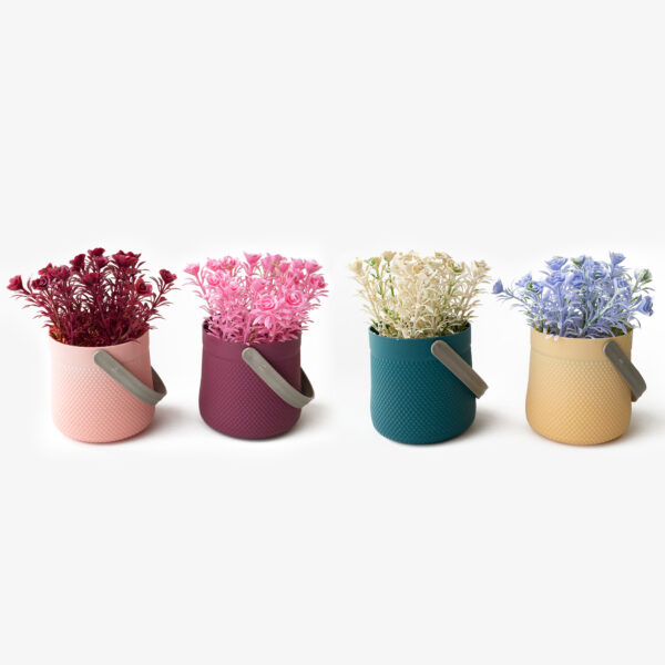 Икебана цветна в кошничка