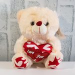 Плюшена играчка мече със сърце