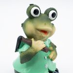 Градинска декорация жаба с висящи крака 26 см